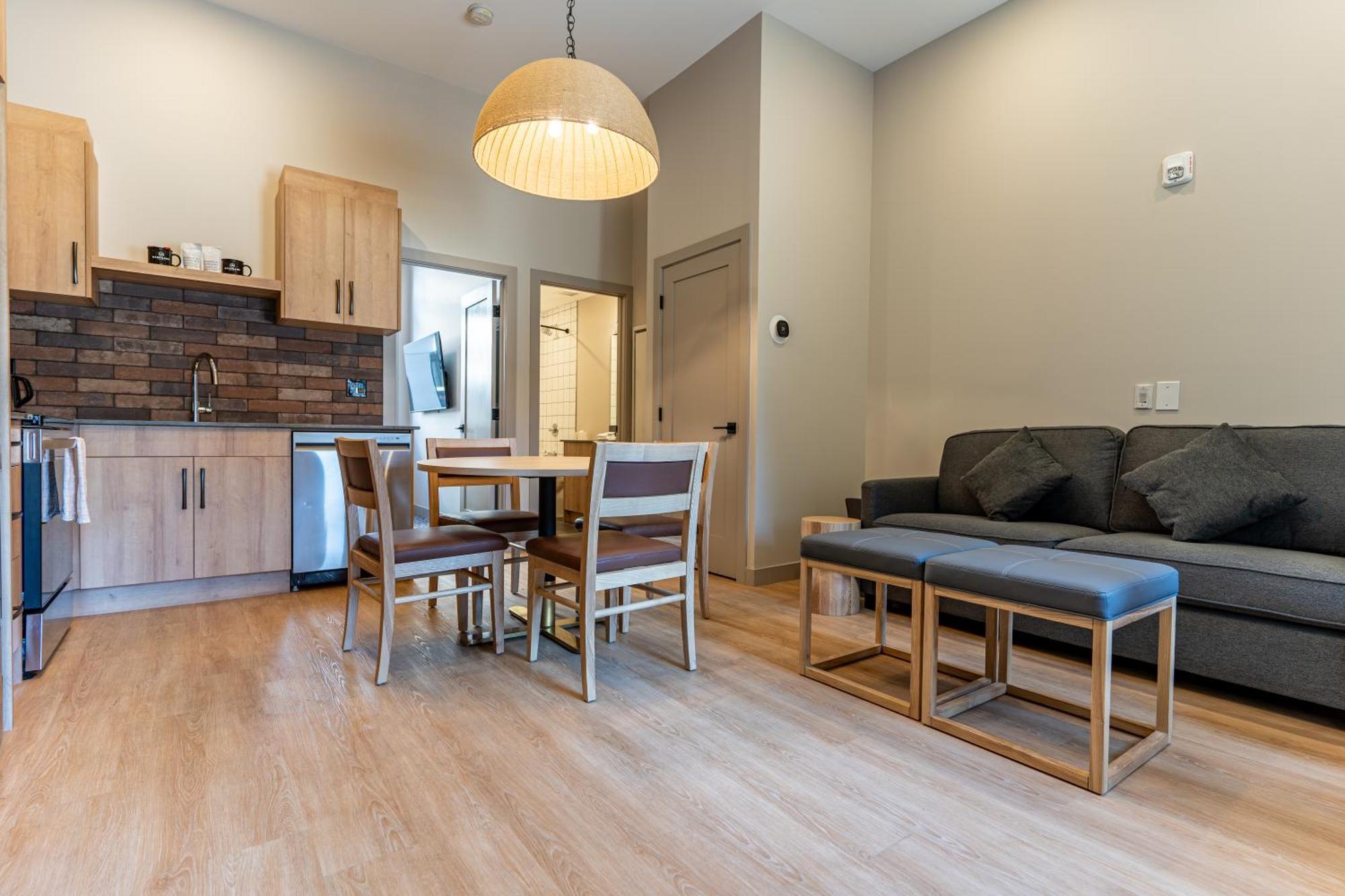 Basecamp Suites ريفيلستوك الغرفة الصورة