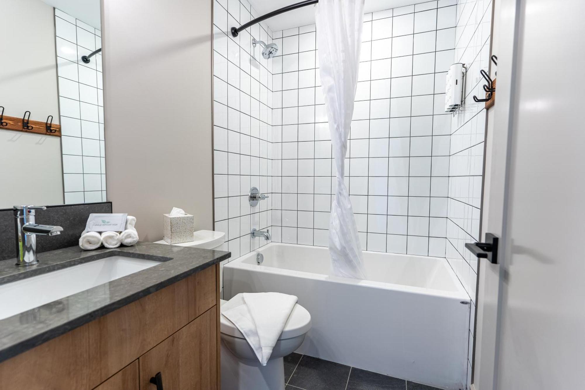 Basecamp Suites ريفيلستوك المظهر الخارجي الصورة