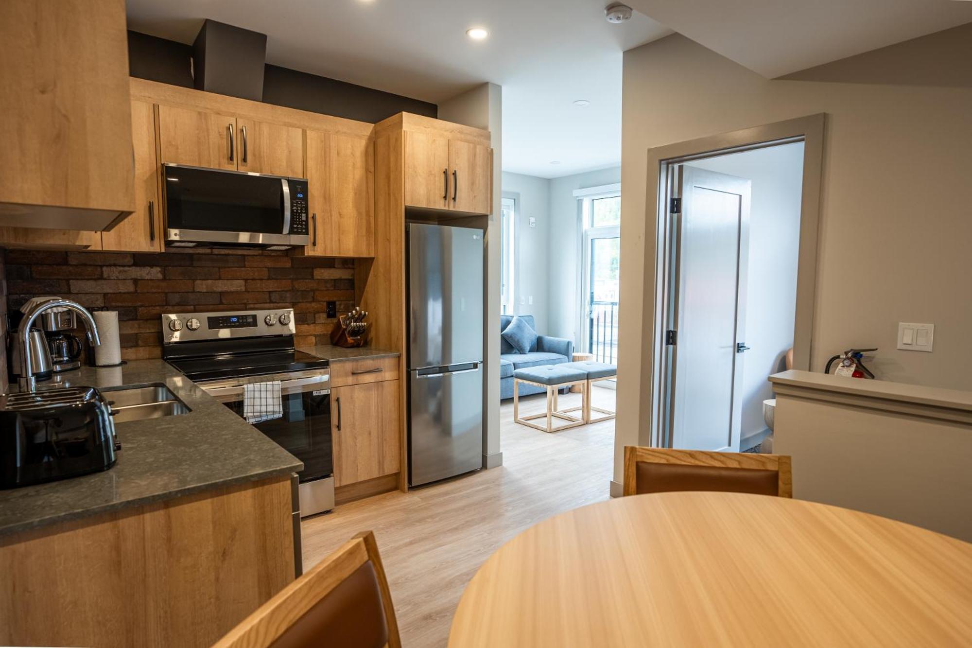Basecamp Suites ريفيلستوك المظهر الخارجي الصورة