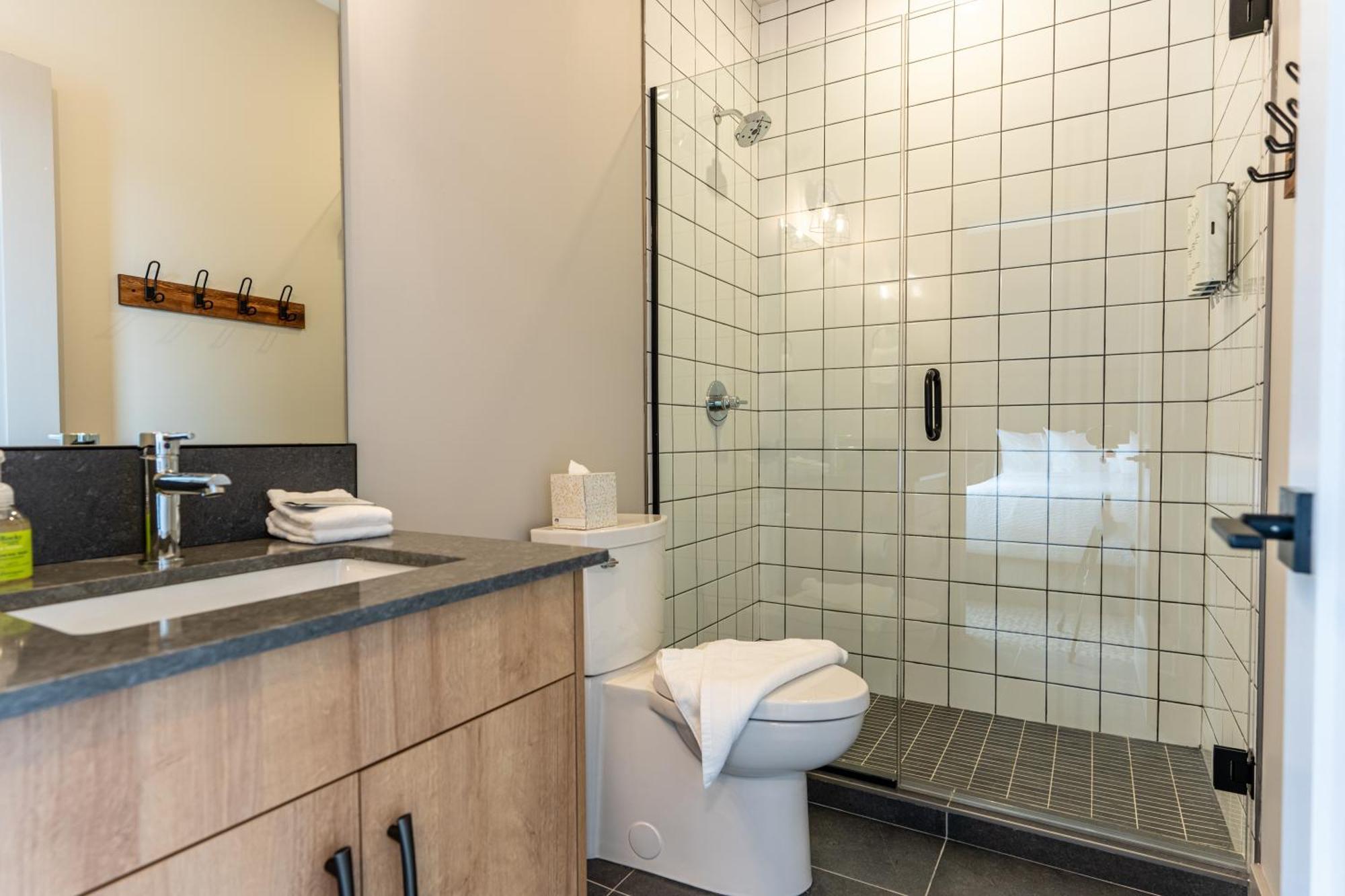 Basecamp Suites ريفيلستوك المظهر الخارجي الصورة