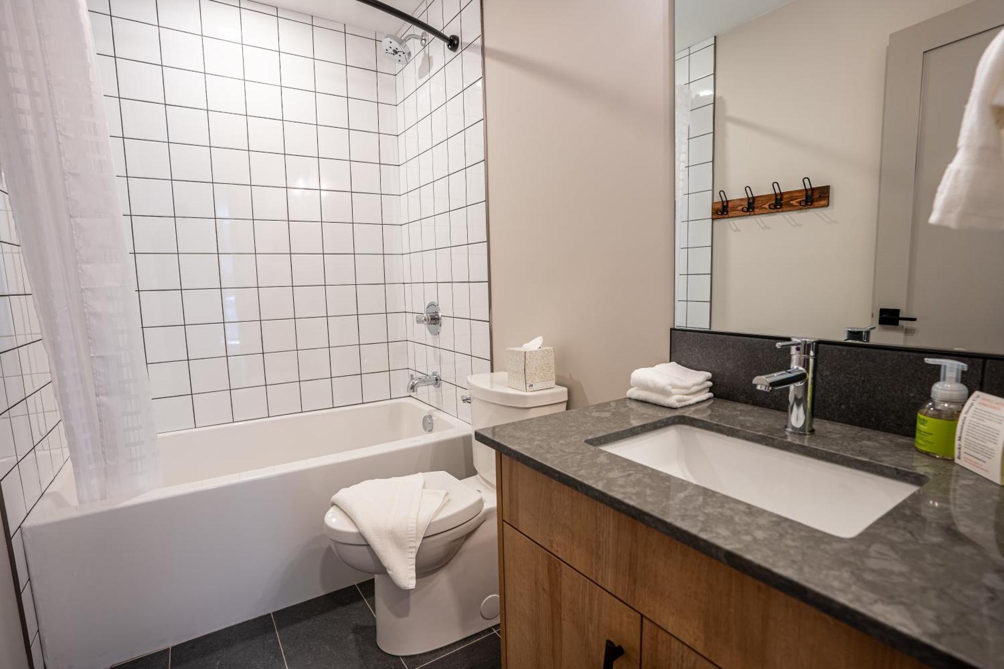 Basecamp Suites ريفيلستوك المظهر الخارجي الصورة